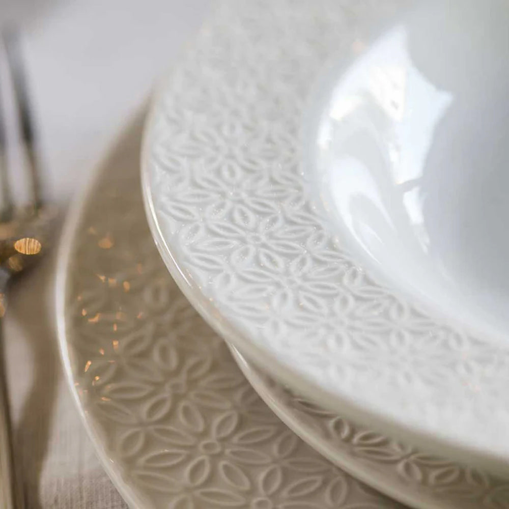 Servizi piatti in porcellana per tavola elegante e quotidiana